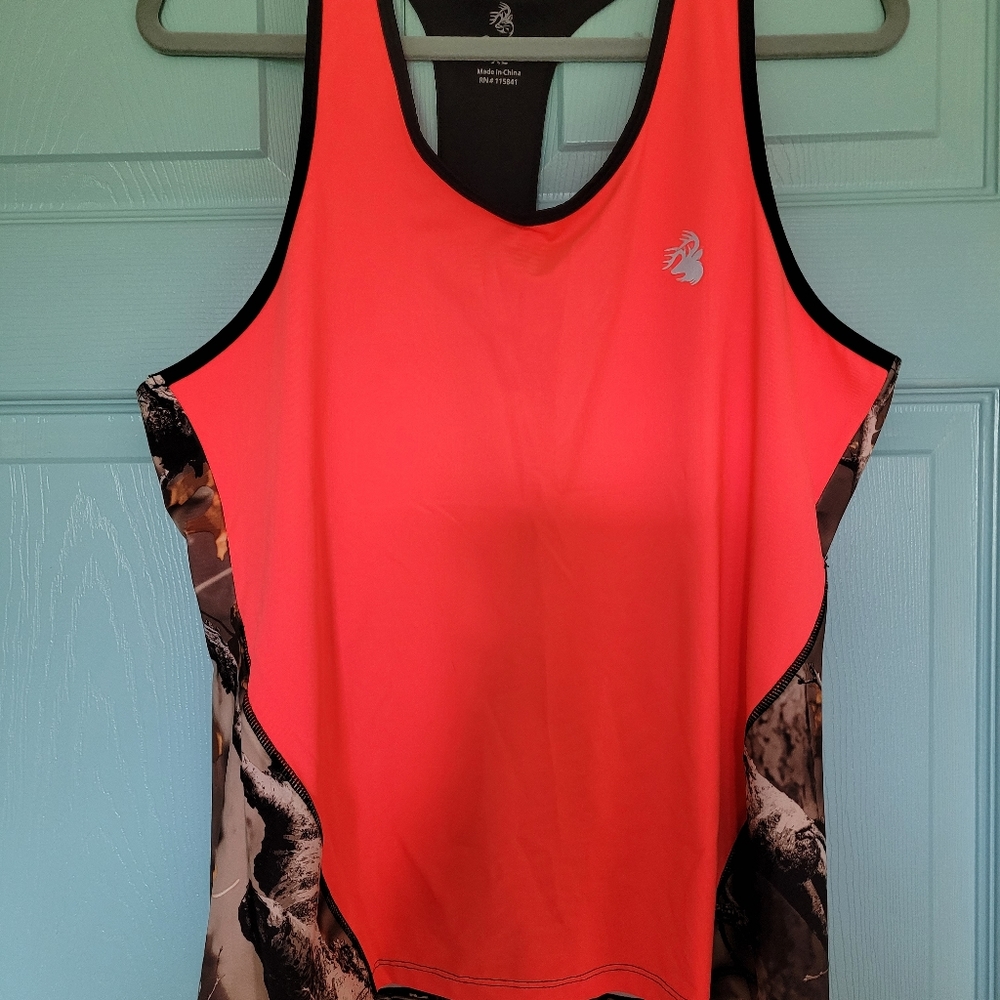 Razor back shirt